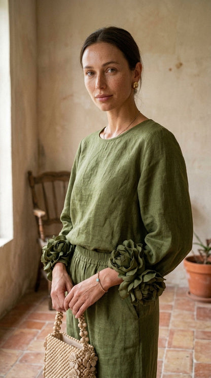 Conjunto de top con puños florales y pantalón ancho en verde