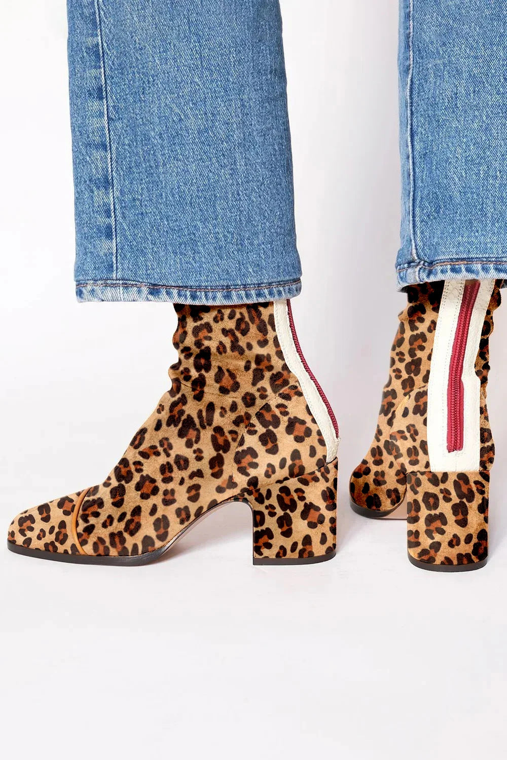 Beth botines de punta cuadrada estampado leopardo