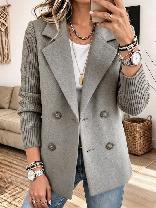 Carla blazer cruzado con mangas de punto en gris, vista frontal