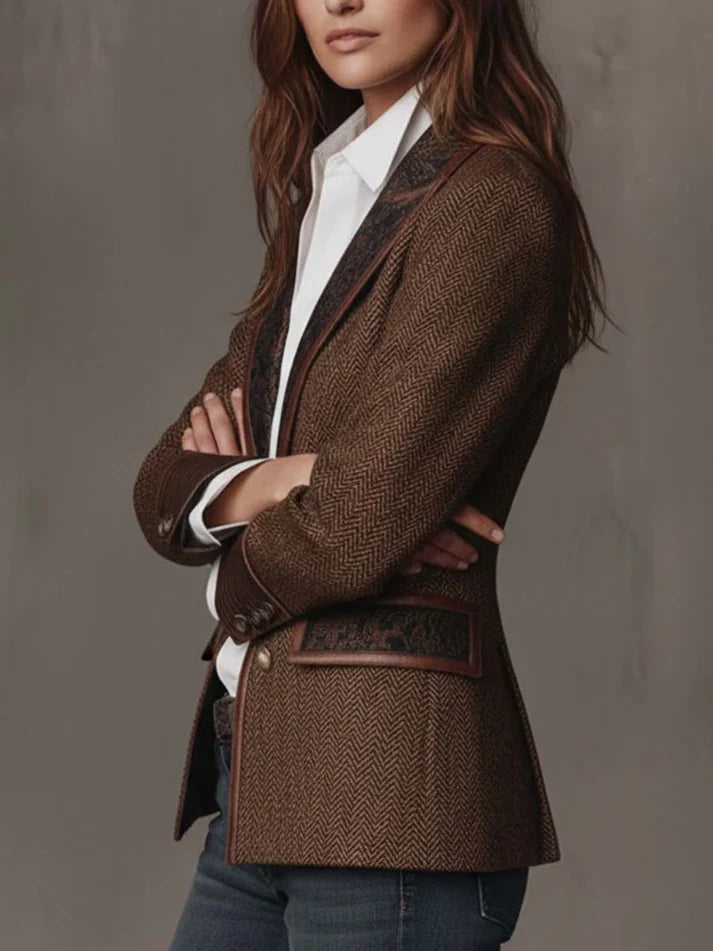 Detalle de la solapa estampada del blazer Consuelo