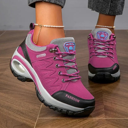 Evelina zapatillas de senderismo rosas, puestas
