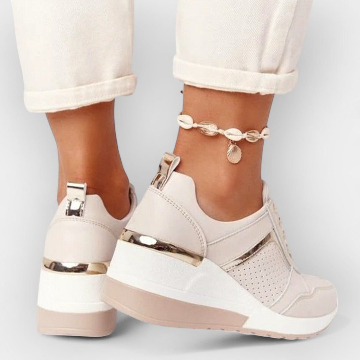 Zapatillas Marisa puestas, vista lateral
