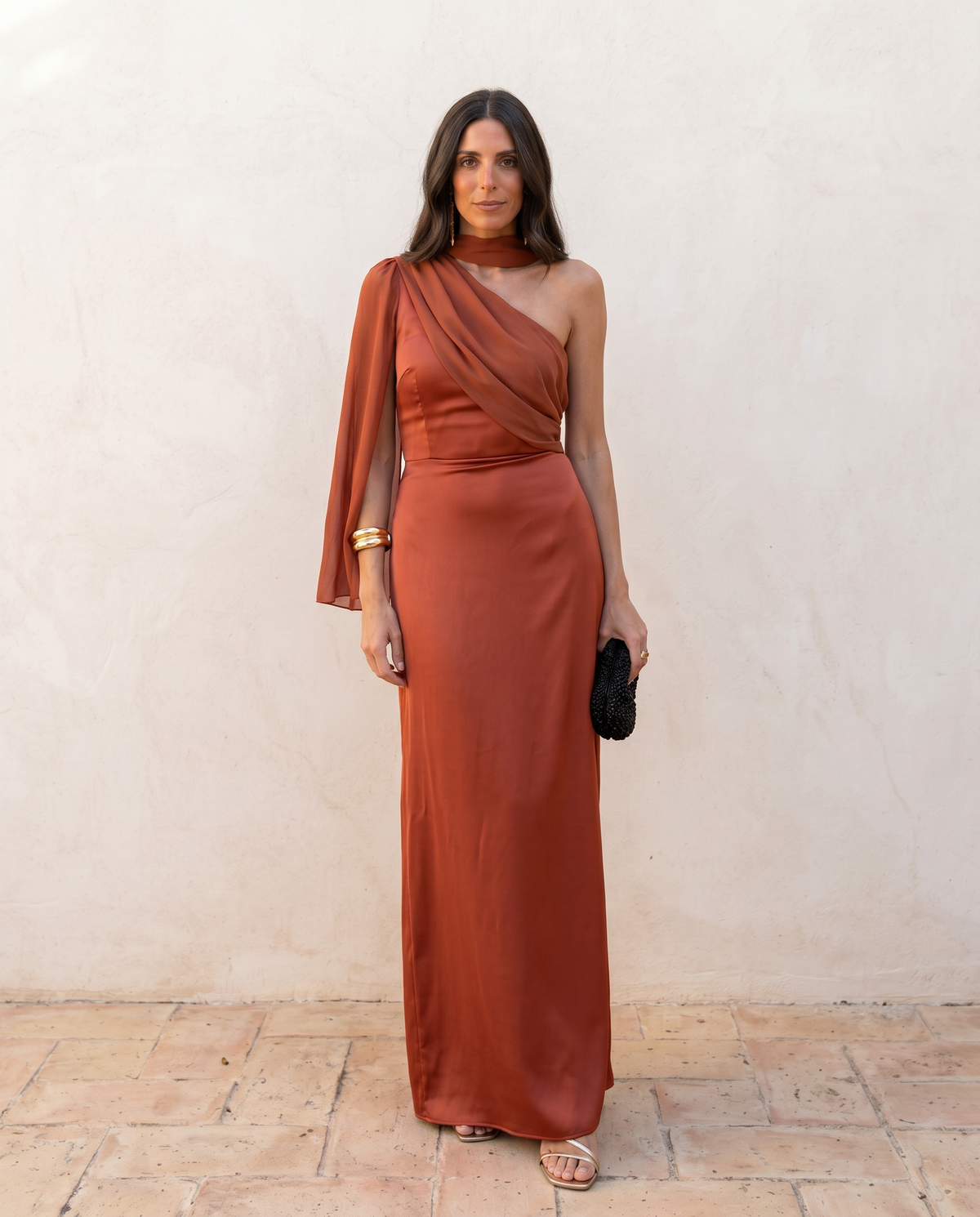 Noa vestido largo terracota de un hombro con lazo