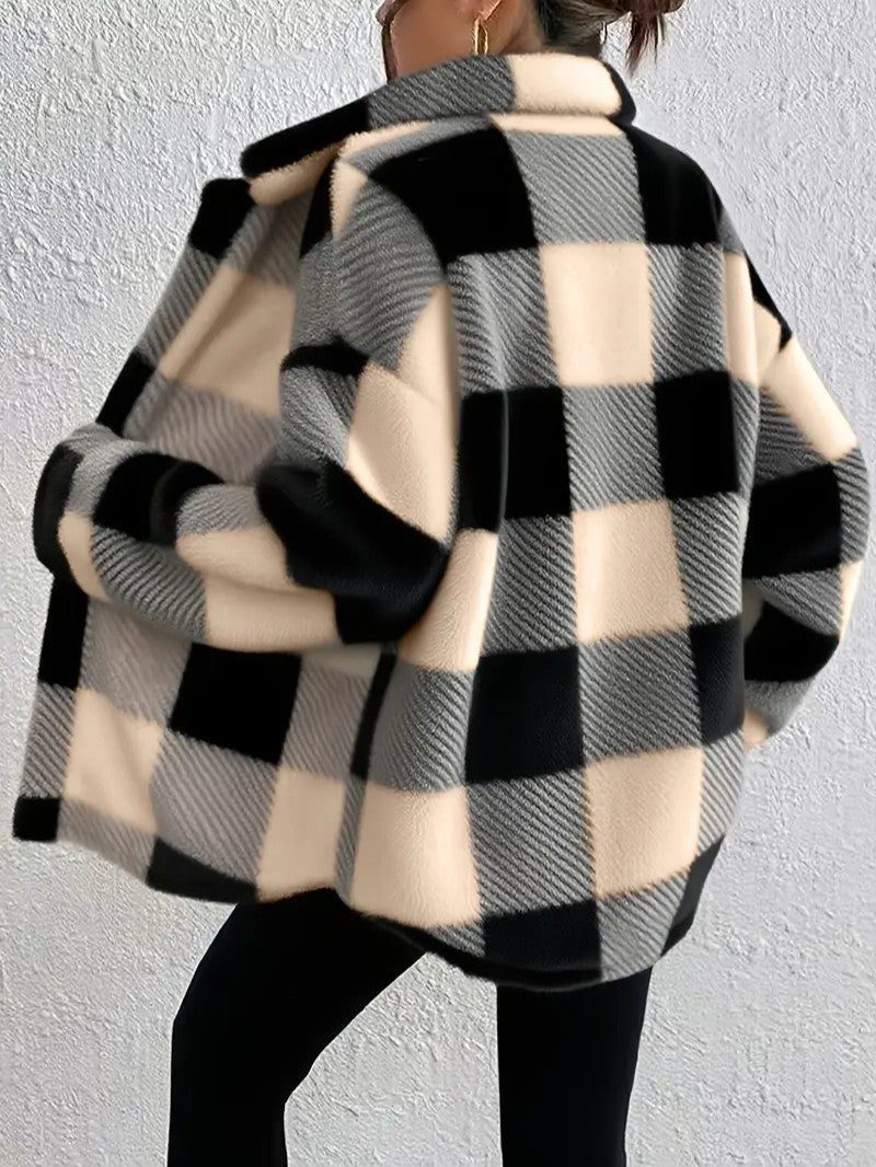 Olivia chaqueta teddy de cuadros negro y crudo, vista de espalda
