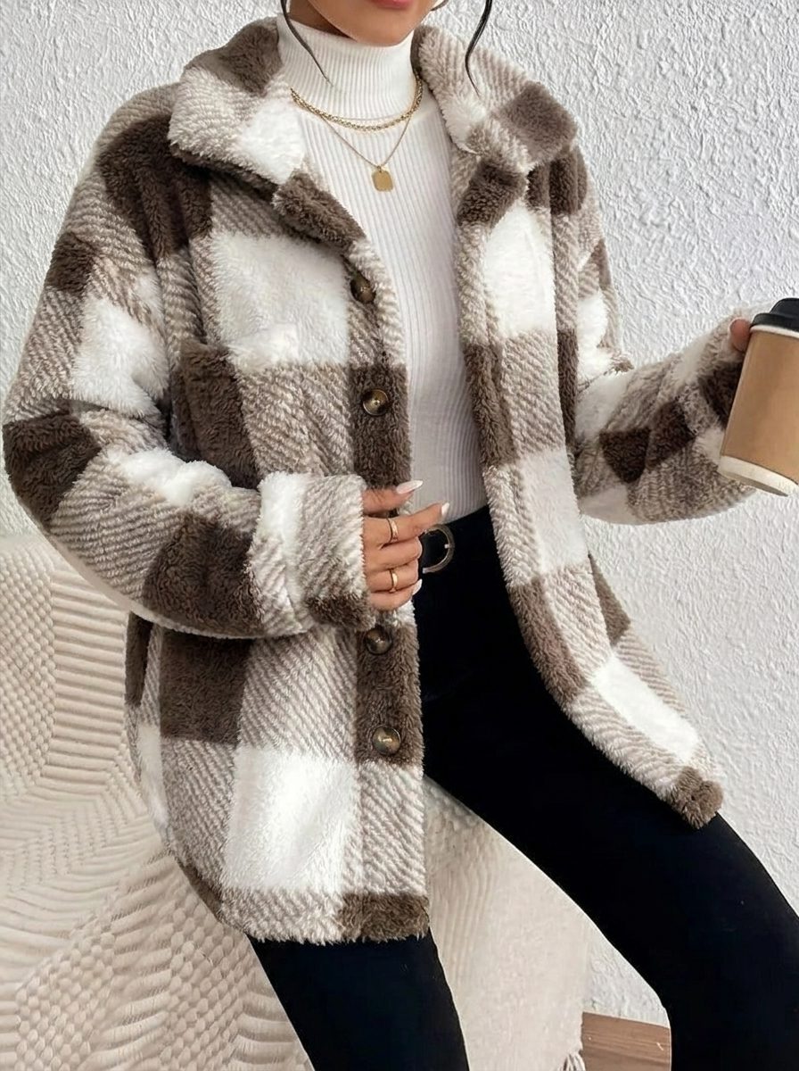 Olivia chaqueta teddy de cuadros marrón y crudo, abierta
