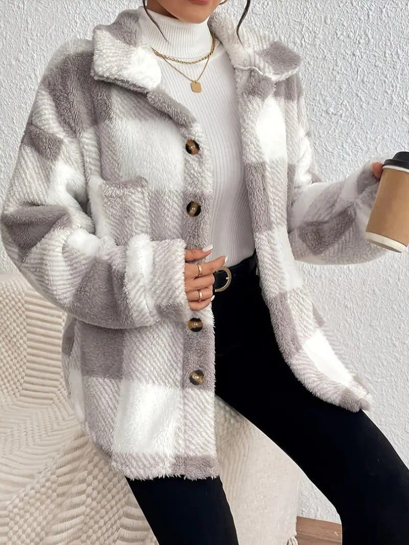 Olivia chaqueta teddy de cuadros gris y blanco, abierta