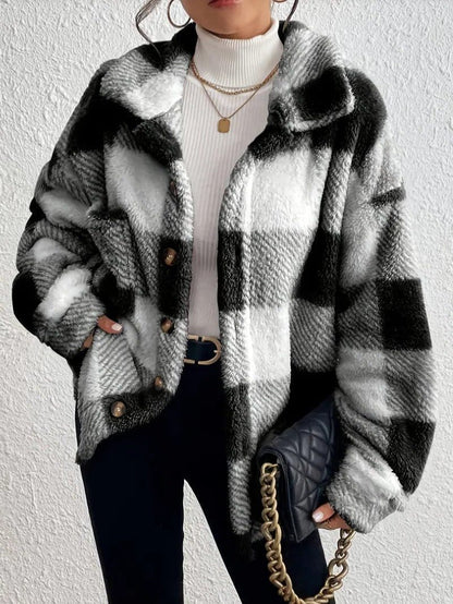 Olivia chaqueta teddy de cuadros negro y blanco, vista frontal
