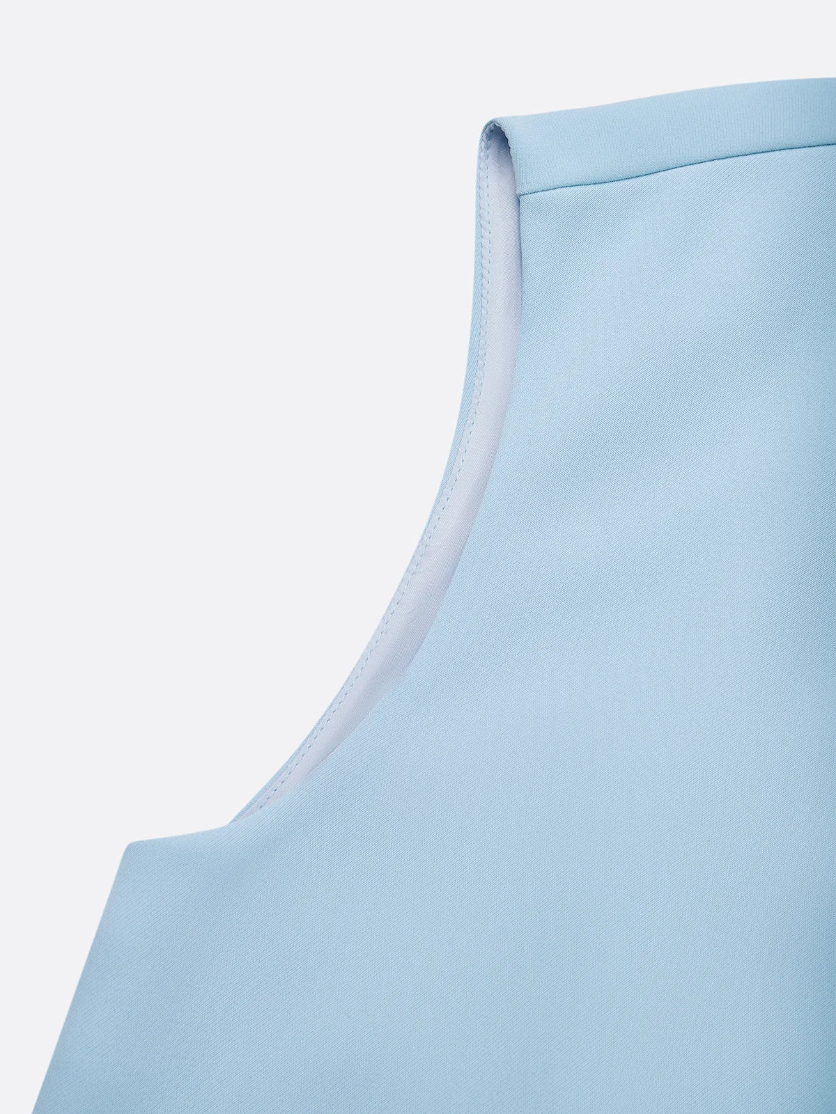 Detalle del escote del vestido Paula